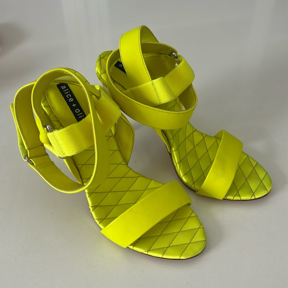 Brand new size 9, Alice and Olivia neon heels